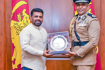 Newly appointed IGP Priyantha Weerasooriya calls on President