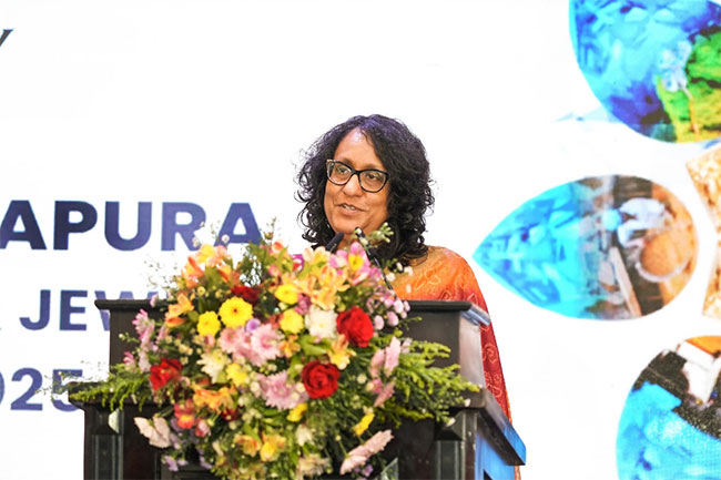 Govt committed to establish stable policies to drive gem export growth  PM