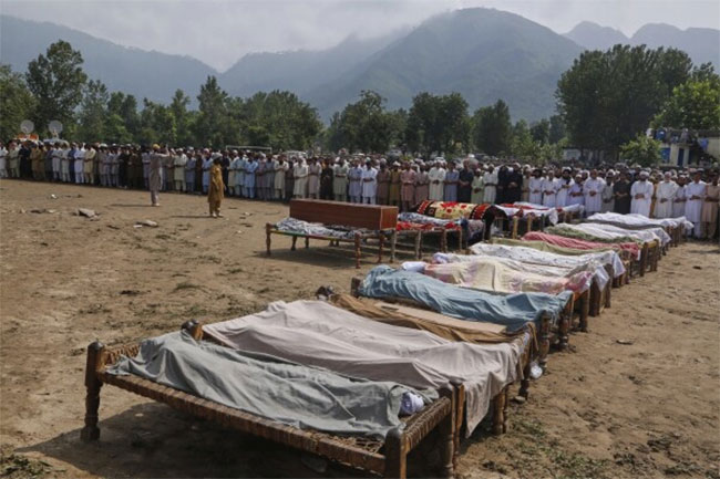 Pakistan rescuers recover bodies after monsoon rains kill over 340