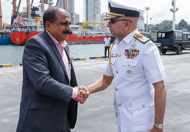 Deputy Minister of Defence visits USS Santa Barbara