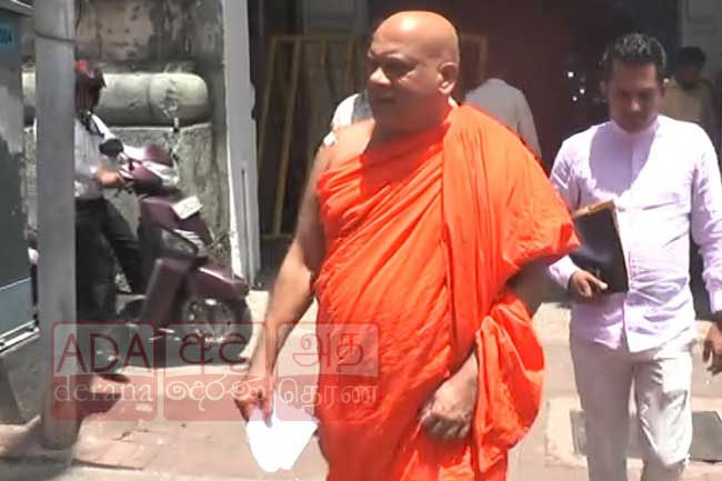 Chief Incumbent of Mihintale Rajamaha Viharaya at CID to lodge complaints 