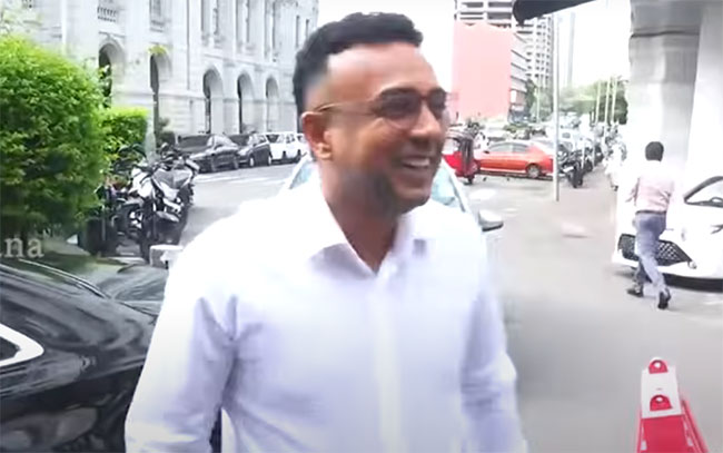 Manusha leaves Illegal Assets Investigation Division after recording statement
