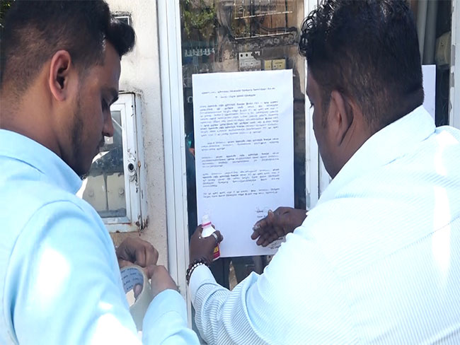 Officials post court notice at ex-Minister Rajithas residence