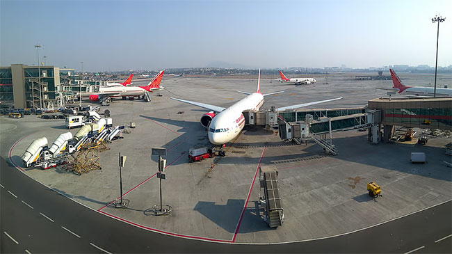 Staff shortages threaten flight safety in India - report