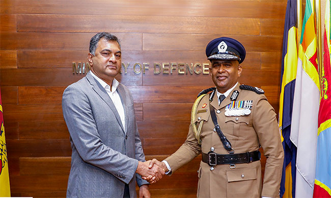 Newly appointed IGP calls on Defence Secretary