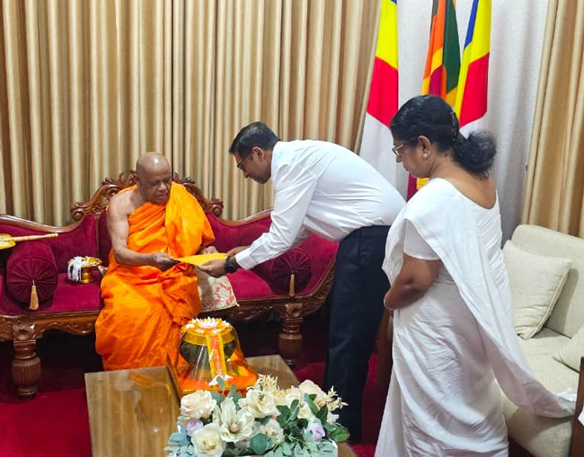 UNP seniors call on Chief Prelate of Asgiriya Chapter