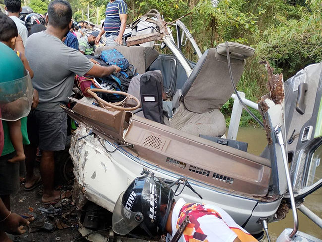 Three including two school children killed in Kuliyapitiya accident