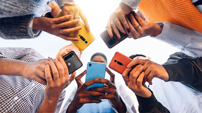 Japanese town proposes two-hour daily limit on smartphones