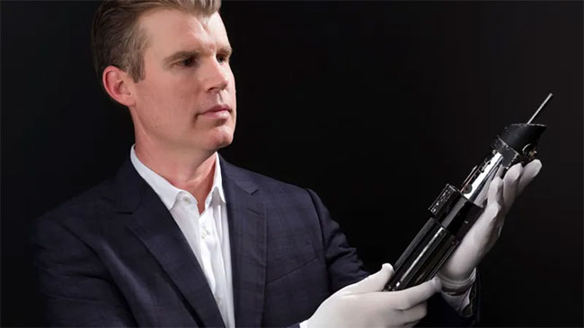 Star Wars: Darth Vaders lightsaber sells for $3.6m at auction