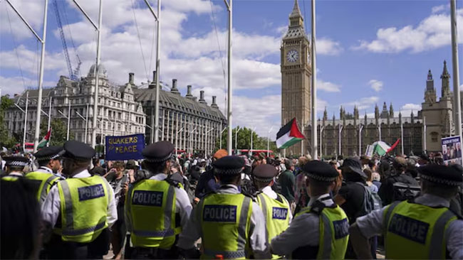 UK police arrest about 425 at protest for banned Palestine Action