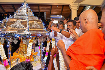 President attends Mahiyanganaya Esala Perahera