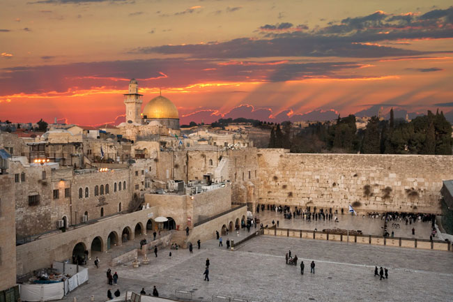 Suspected terror attack at entrance to Jerusalem, some 15 injured by gunfire