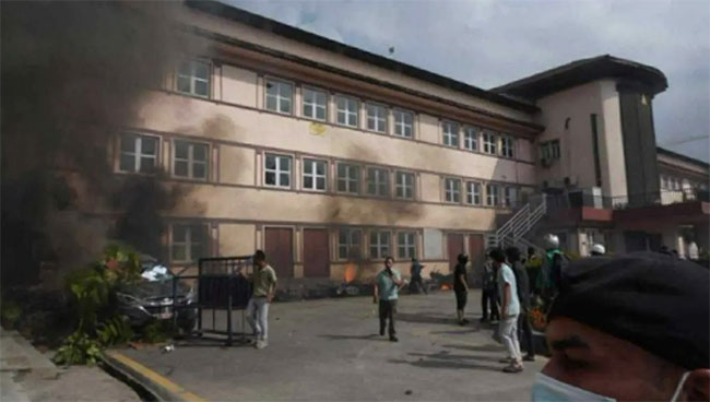 Nepals Supreme Court and ministers homes set on fire amidst public revolt