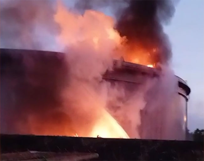 Fire breaks out in a fuel tank at Sapugaskanda Refinery