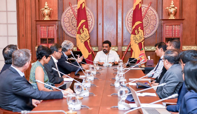 President meets new board members of Ceylon Chamber of Commerce 
