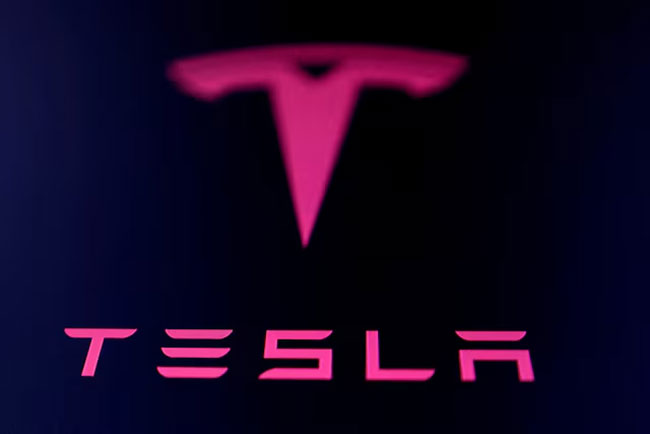 Lawsuit says Musks Tesla hires visa holders instead of Americans so it can pay less