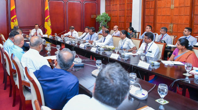 Minister holds pre-budget discussion with automobile and electronics importers 