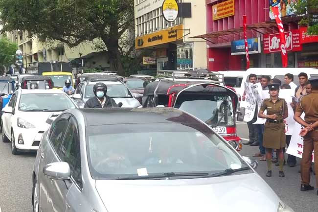 One lane opposite CEB head office closed due to protest