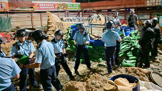 Thousands evacuated after WWII bomb discovered in Hong Kong