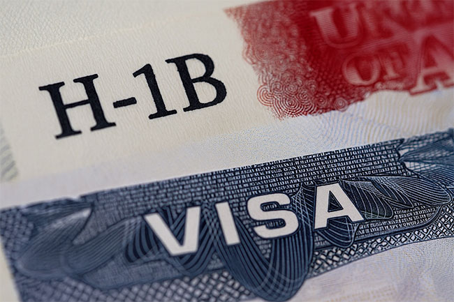 White House says new H-1B visa fee applies only to new applicants