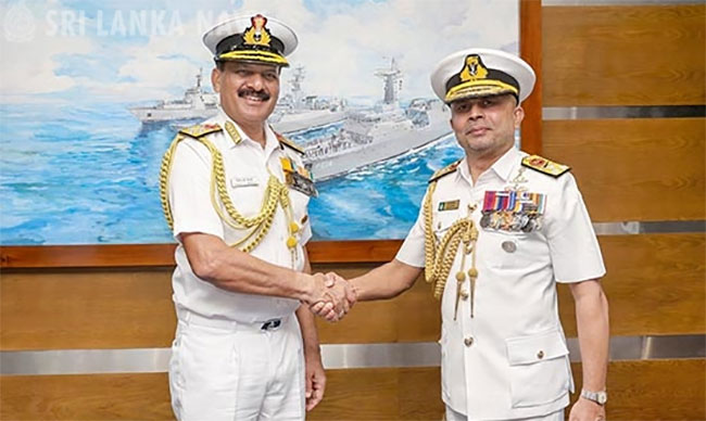 Chief of Staff of Indian Navy meets Navy Commander