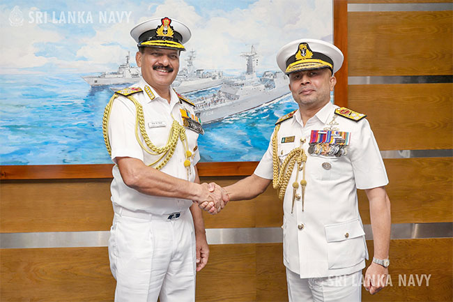 Indian Navy Chief pushes for stronger defence ties with Sri Lanka