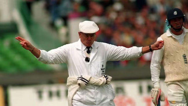 Iconic former umpire Bird dies at 92