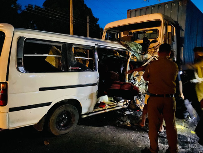 Death toll in Thalawa van-lorry crash climbs to four  