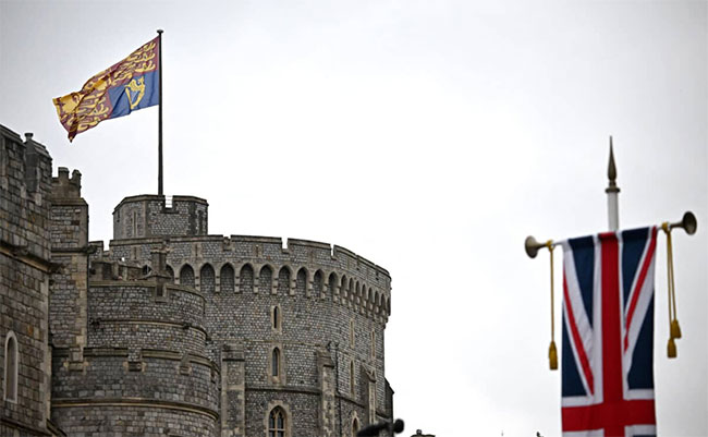 UK plans tougher rules for migrants seeking to stay in country