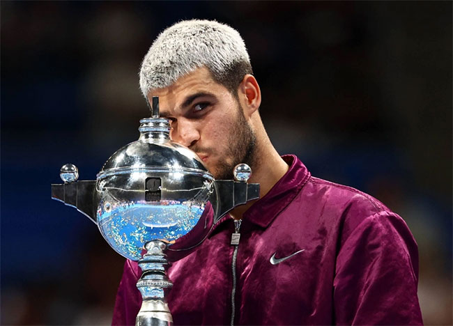 Japan Open: Carlos Alcaraz beats Taylor Fritz in Tokyo for eighth title of season