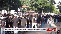 Heavy traffic in Colombo due to protest by uni. students (English)