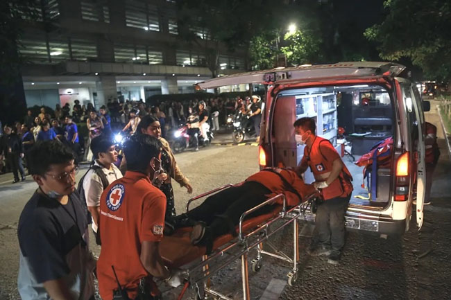 Strong earthquake kills 31 people in a central Philippine region hit by deadly storm just days ago