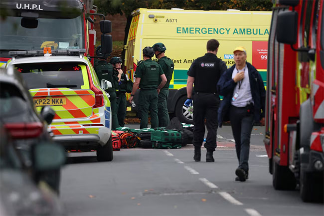 Two dead in UK synagogue attack on Yom Kippur, suspect with bomb shot by police