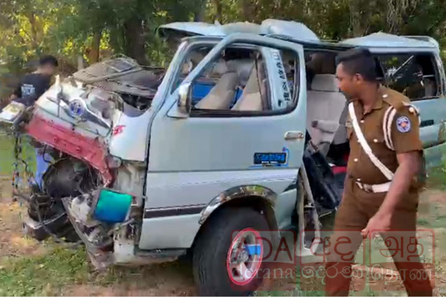 One killed, 5 injured as van crashes into tree in Thanamalwila