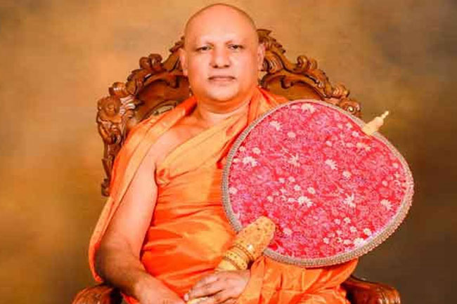President Anura Kumara presents Sannas Pathra to new Asgiri Anunayake Thero 