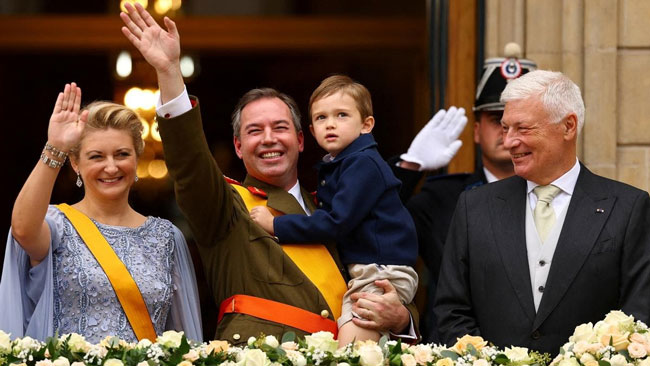 Luxembourgs grand duke abdicates after 25 years, passing throne to son
