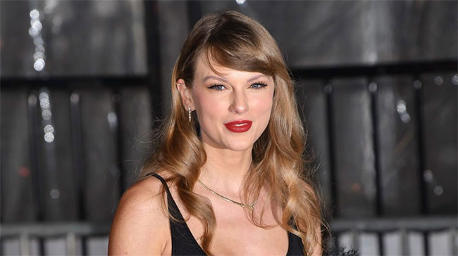 Taylor Swifts new album breaks her own sales records