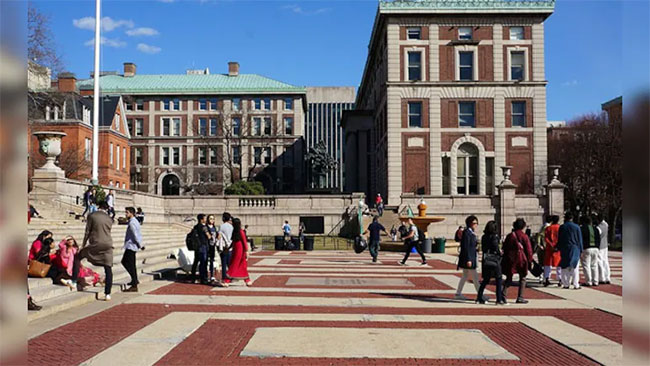 Indians lead drop in US university visas