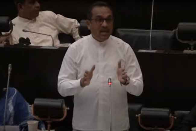 Commuters can pay bus fares using bank cards from Nov. 30  Transport Minister
