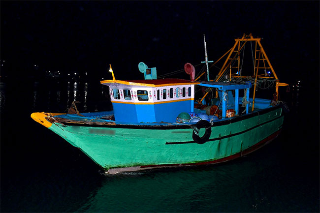 47 Indian fishermen taken into custody for poaching in Sri Lankan waters