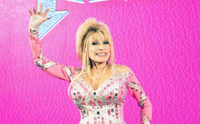 Dolly Parton says I aint dead yet after sister sparked alarm