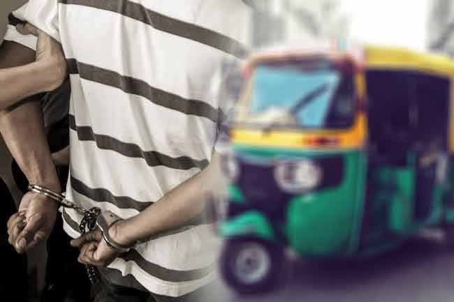 Two tuk-tuk drivers arrested for extorting money from foreign tourists