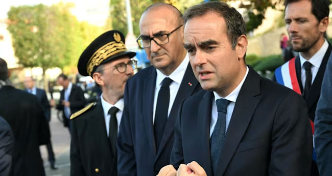 Reappointed French PM scrambles to form government