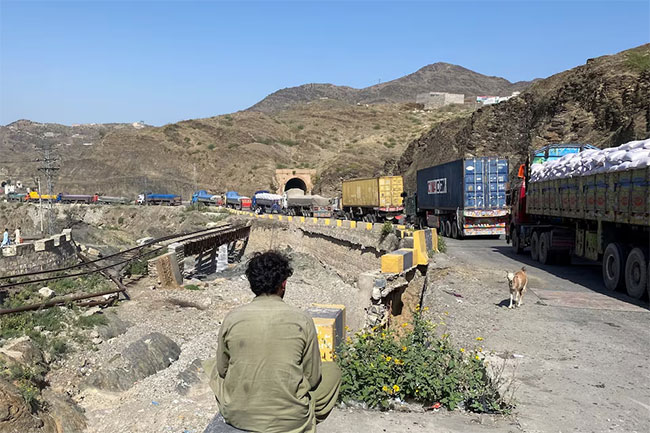 Afghanistan claims 58 Pakistani soldiers killed in clashes; border closed