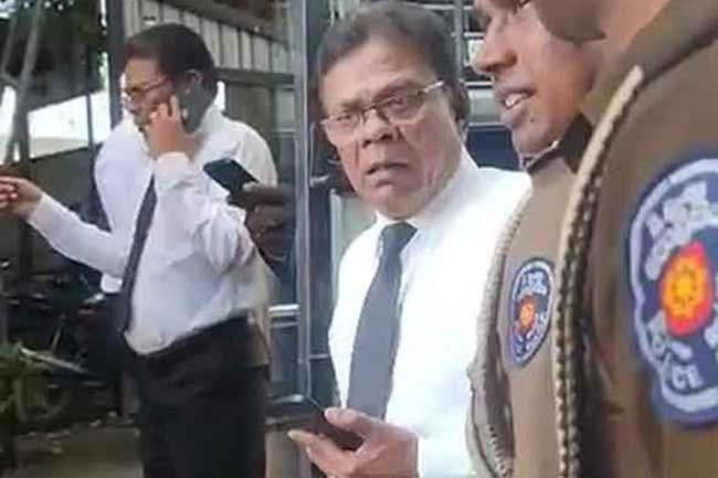 Police seek to arrest senior attorney over incident at Mount Lavinia court premises 