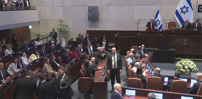 Israeli lawmakers display genocide poster during Trumps speech, removed