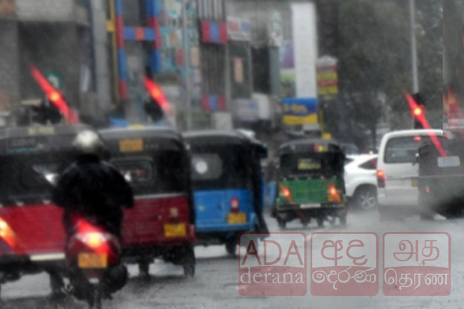Heavy traffic on several roads in Colombo due to rain