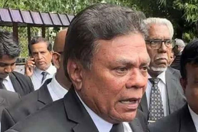 Attorney Gunaratne Wanninayake appears before Mt Lavinia Police 