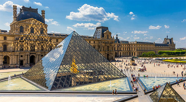 World-famous Louvre museum in Paris closed after robbery