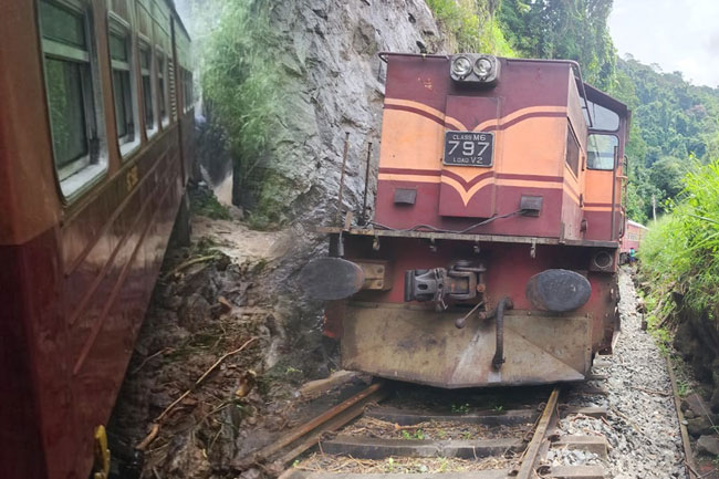 More trains from Kandy to Colombo canceled due to landslides and derailment
